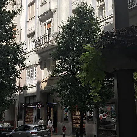 Makes Happy * Budapest