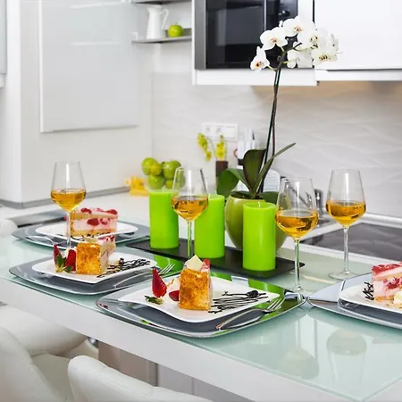 Makes Happy * بودابست