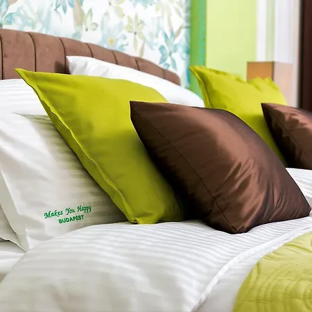 Makes Happy بودابست