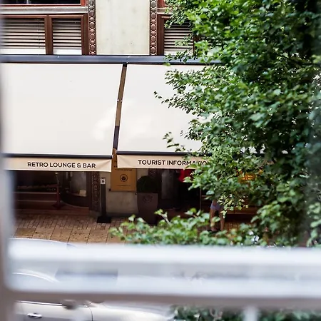 Makes Happy بودابست